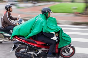 Scooter sous la pluie Hué Vietnam